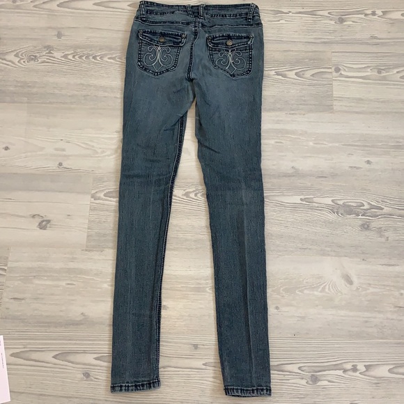 Dereon Jeans - Picture 4 of 5